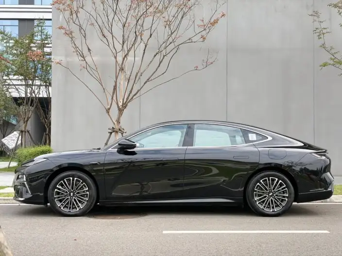 Geely Galaxy E8 PHEV 2025 Model 130km EM-i Premium Edition