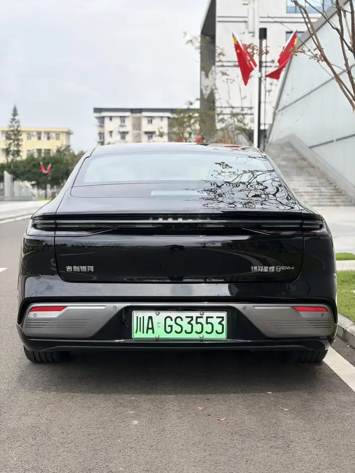 Geely Galaxy E8 PHEV 2025 Model 130km EM-i Premium Edition – фото 5