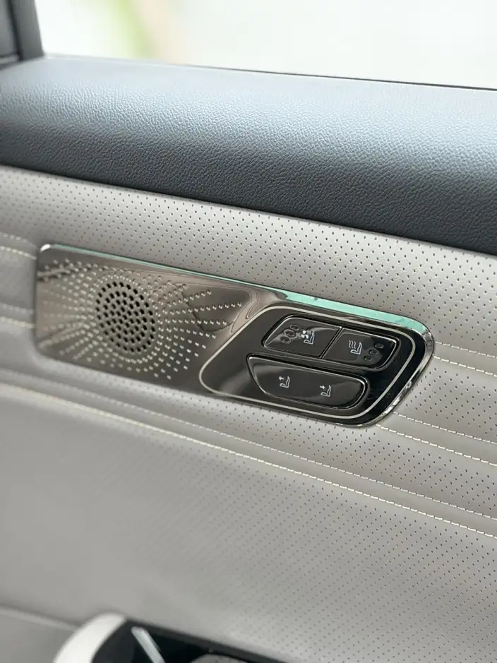 Geely Galaxy E8 PHEV 2025 Model 130km EM-i Premium Edition – фото 8