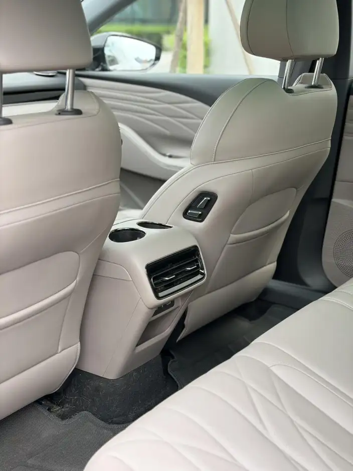 Geely Galaxy E8 PHEV 2025 Model 130km EM-i Premium Edition – фото 10