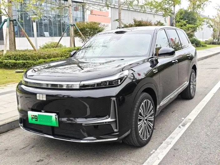 Geely M9 2025 Model 210km 4WD Pilot Edition