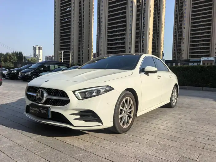 Mercedes-Benz A-class 2022 Model Facelift A 200 L Sports sedan Dynamic Edition – фото 1