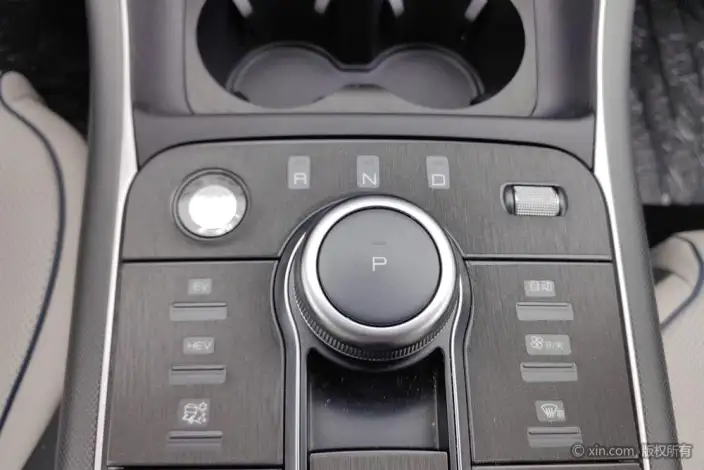 BYD Destroyer 05 2024 Model Honor Edition DM-i 55KM Luxury Model – фото 9