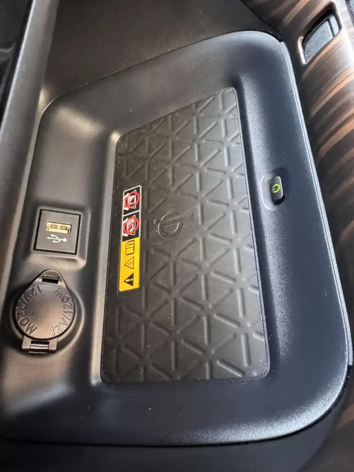 Toyota RAV4 2023 Model 2.0L CVT 2WD 20th Anniversary Platinum Memorial Edition – фото 10