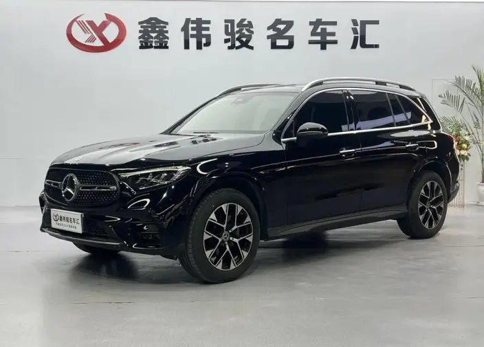 Mercedes-Benz GLC 2024 Model GLC 260 L 4MATIC Luxury Model 5 seat – фото 1