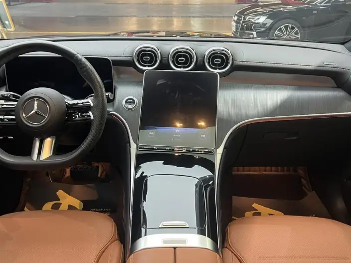 Mercedes-Benz GLC 2024 Model GLC 260 L 4MATIC Luxury Model 5 seat – фото 10