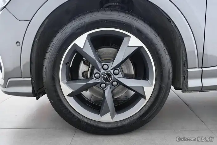 AUDI Q3 2023 Model 35 TFSI Fashion Dynamic Model 1.5T – фото 9