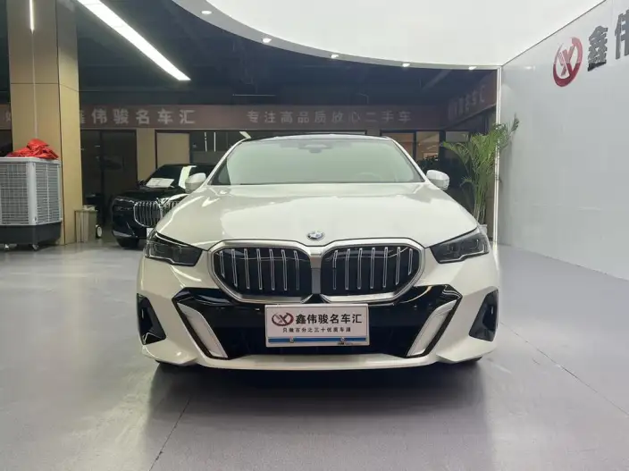 BMW 5 Series 2024 Model 530Li Exclusive Model M Sports Set – фото 2