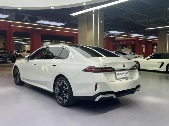 BMW 5 Series 2024 Model 530Li Exclusive Model M Sports Set – фото 3