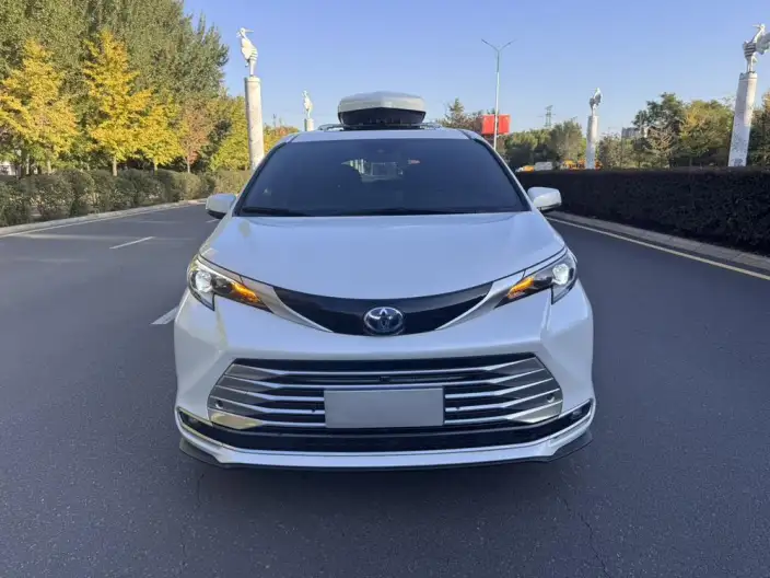 Toyota Sienna 2023 Model Hybrid 2.5L Platinum edition