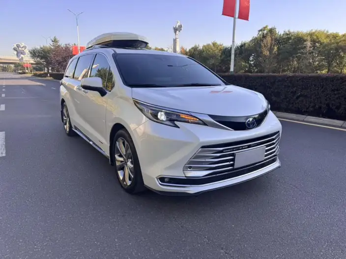 Toyota Sienna 2023 Model Hybrid 2.5L Platinum edition