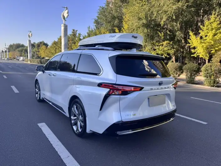 Toyota Sienna 2023 Model Hybrid 2.5L Platinum edition
