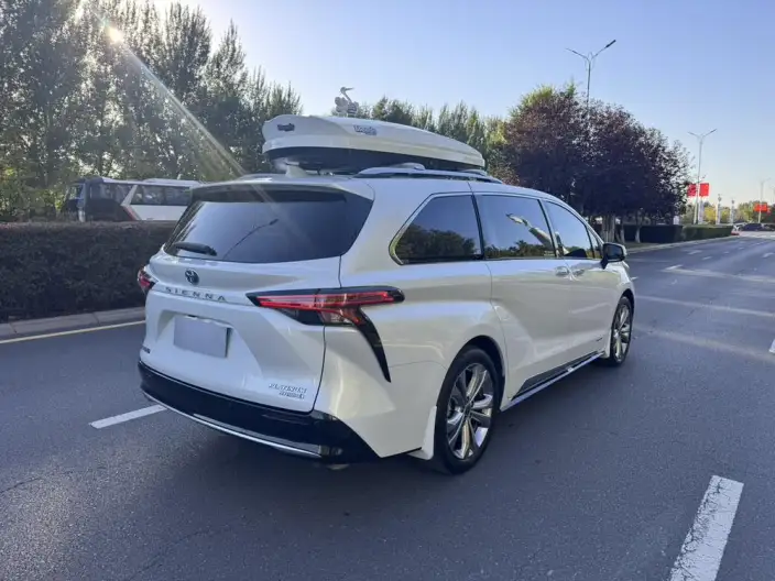Toyota Sienna 2023 Model Hybrid 2.5L Platinum edition – фото 6