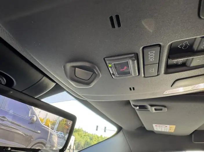 Toyota Sienna 2023 Model Hybrid 2.5L Platinum edition – фото 10