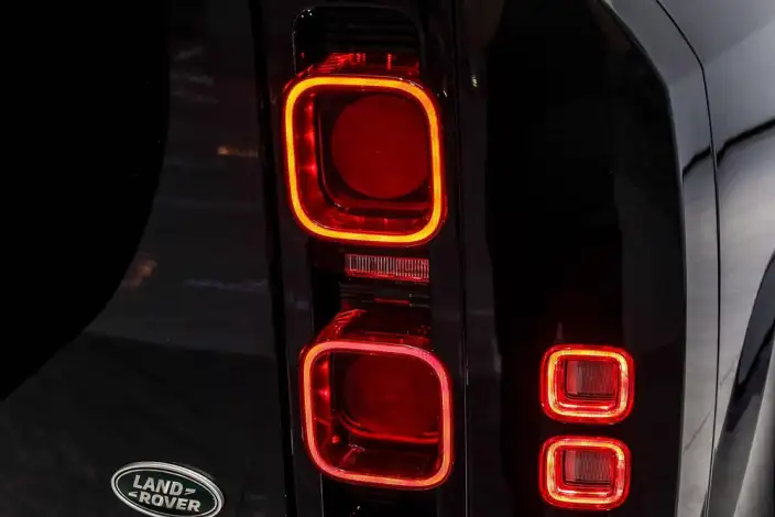 Land Rover Defender 2023 Model Facelift 110 P400 X-Dynamic HSE – фото 8