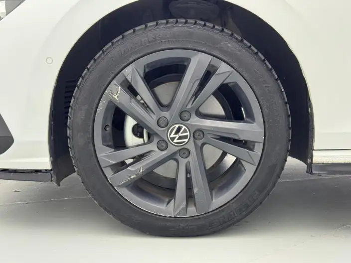 Volkswagen Golf 2023 Model 280TSI DSG R-Line Lite – фото 9