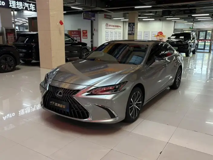 Lexus ES 2021 Model 300h Premium – фото 1
