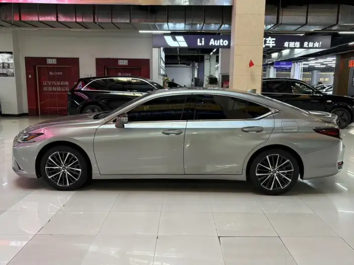 Lexus ES 2021 Model 300h Premium – фото 3