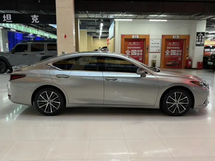 Lexus ES 2021 Model 300h Premium – фото 6