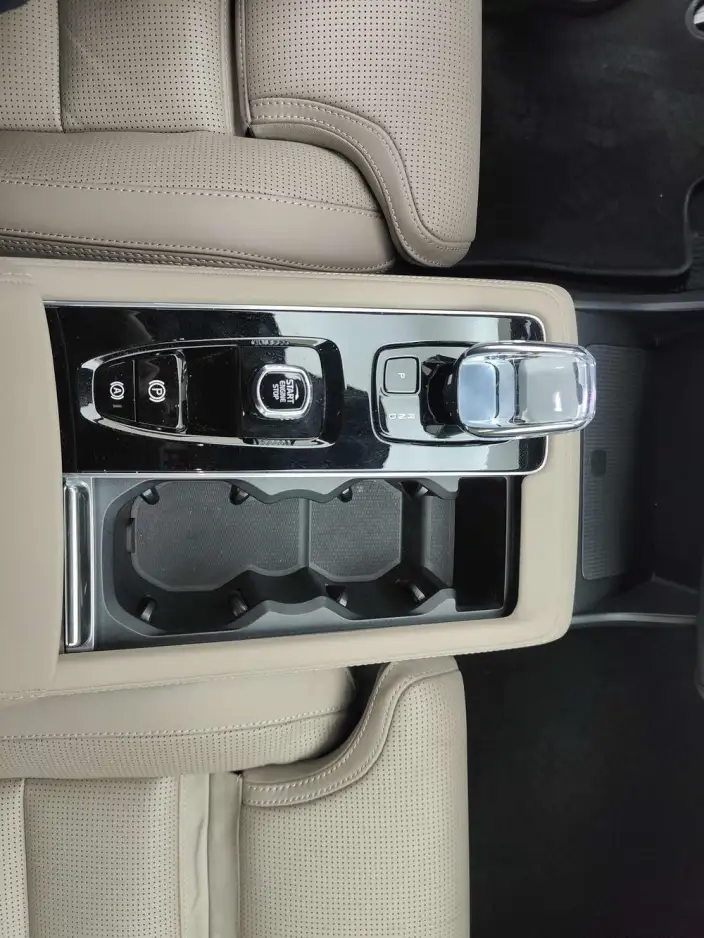 Volvo XC90 PHEV 2025 Model Facelift E Drive Hybrid T8 Long Battery Life Pro Smart Prestige Deluxe Edition 7 seat – фото 10