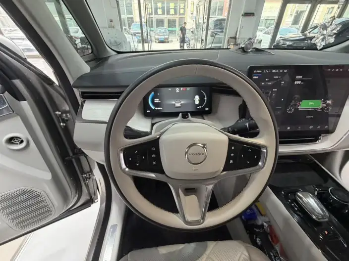 Volvo EM90 2025 Model Ultra VI seat – фото 8