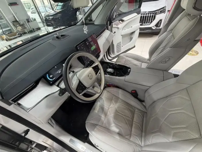 Volvo EM90 2025 Model Ultra VI seat – фото 9