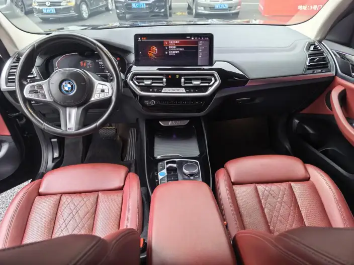 BMW iX3 2024 Model Leading Model – фото 7
