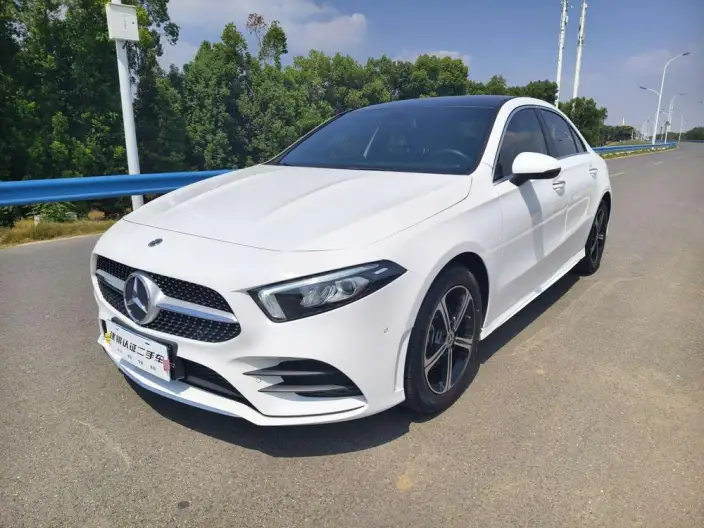 Mercedes-Benz A-class 2022 Model Facelift A 200 L Sports sedan Dynamic Edition – фото 1