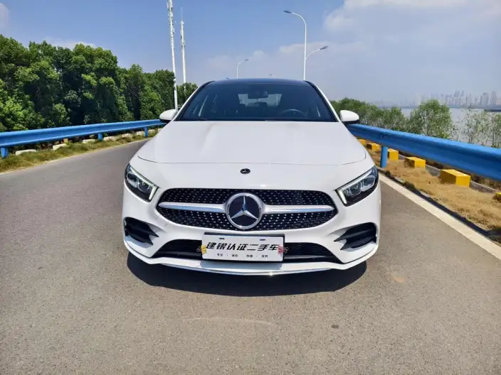 Mercedes-Benz A-class 2022 Model Facelift A 200 L Sports sedan Dynamic Edition – фото 2