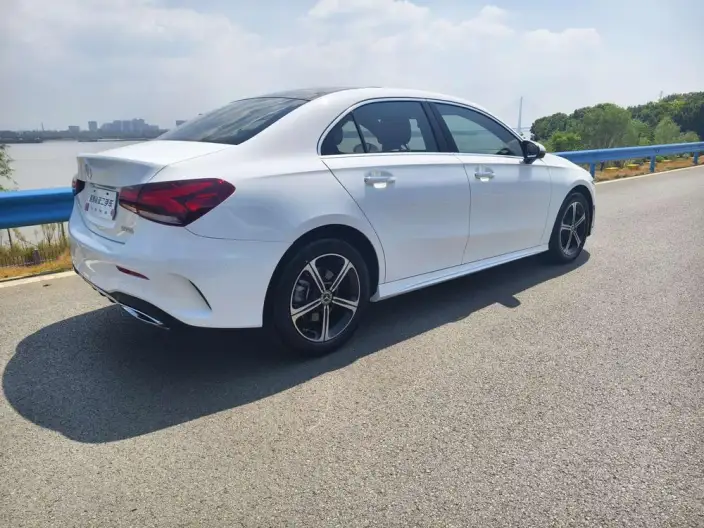 Mercedes-Benz A-class 2022 Model Facelift A 200 L Sports sedan Dynamic Edition – фото 6