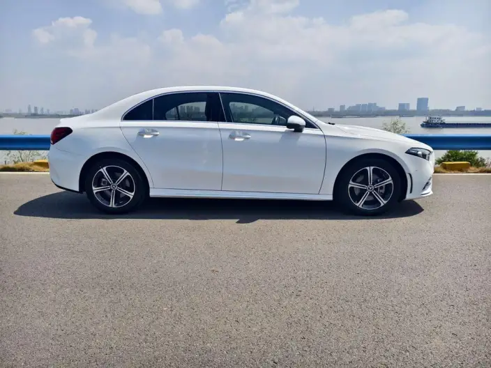 Mercedes-Benz A-class 2022 Model Facelift A 200 L Sports sedan Dynamic Edition – фото 7