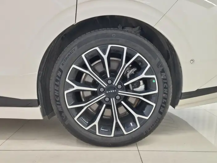 ZEEKR 007GT 2025 Model Rear Drive Smart Driving Edition 75kWh – фото 9