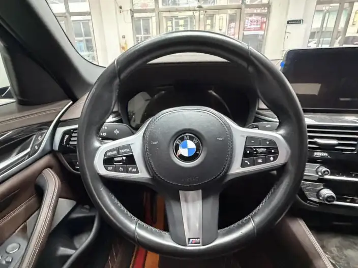 BMW 5 Series 2022 Model Facelift II 525Li M Sports Set – фото 10