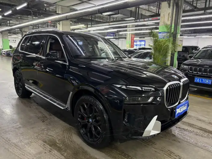 BMW X7 2023 Model xDrive40i Leading Model Luxury Set – фото 3