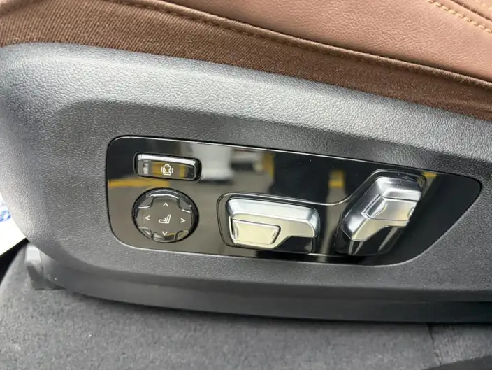 BMW X7 2023 Model xDrive40i Leading Model Luxury Set – фото 9