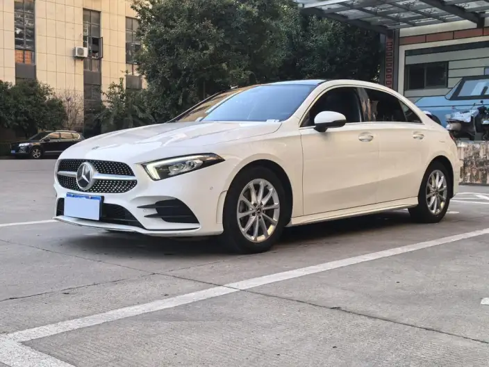 Mercedes-Benz A-class 2022 Model A 200 L Sports sedan Dynamic Edition – фото 1