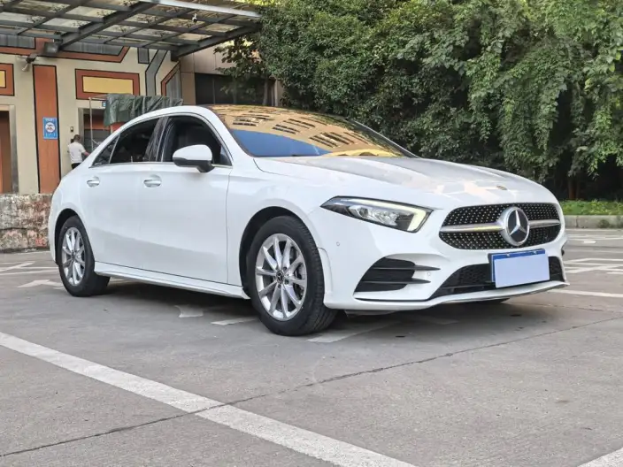 Mercedes-Benz A-class 2022 Model A 200 L Sports sedan Dynamic Edition – фото 3