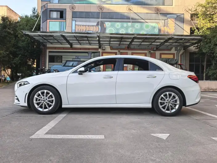 Mercedes-Benz A-class 2022 Model A 200 L Sports sedan Dynamic Edition – фото 4