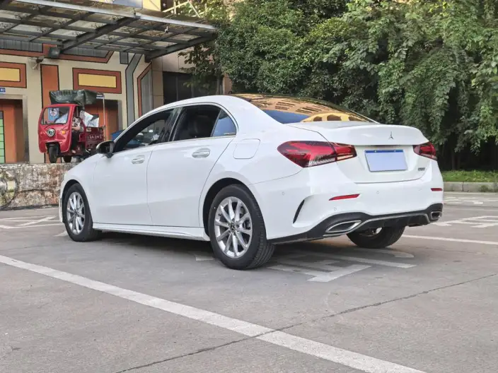 Mercedes-Benz A-class 2022 Model A 200 L Sports sedan Dynamic Edition – фото 5