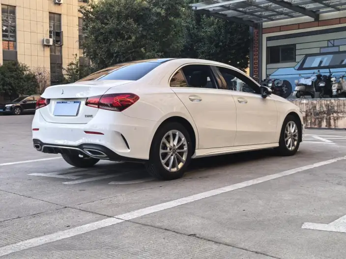 Mercedes-Benz A-class 2022 Model A 200 L Sports sedan Dynamic Edition – фото 7