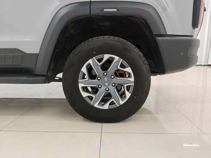 BAIC BJ40 2024 Model City Hunter Edition 2.0T Automatic 4WD Warrior Model – фото 9