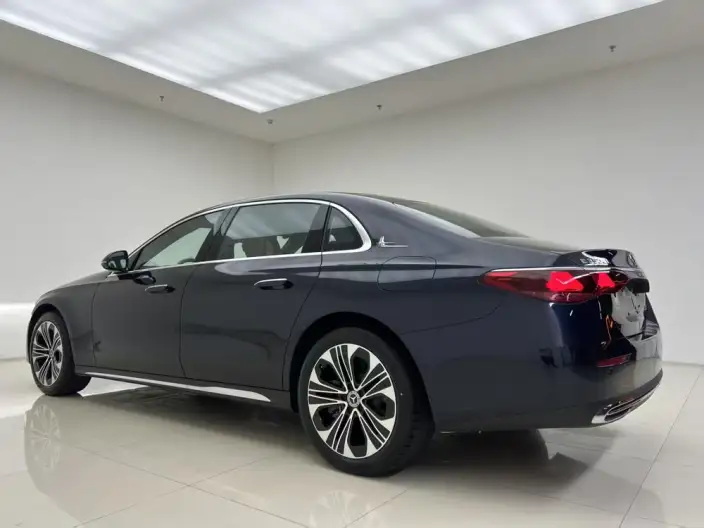 Mercedes-Benz E-Class PHEV 2024 Model E 350 e L sedan – фото 4