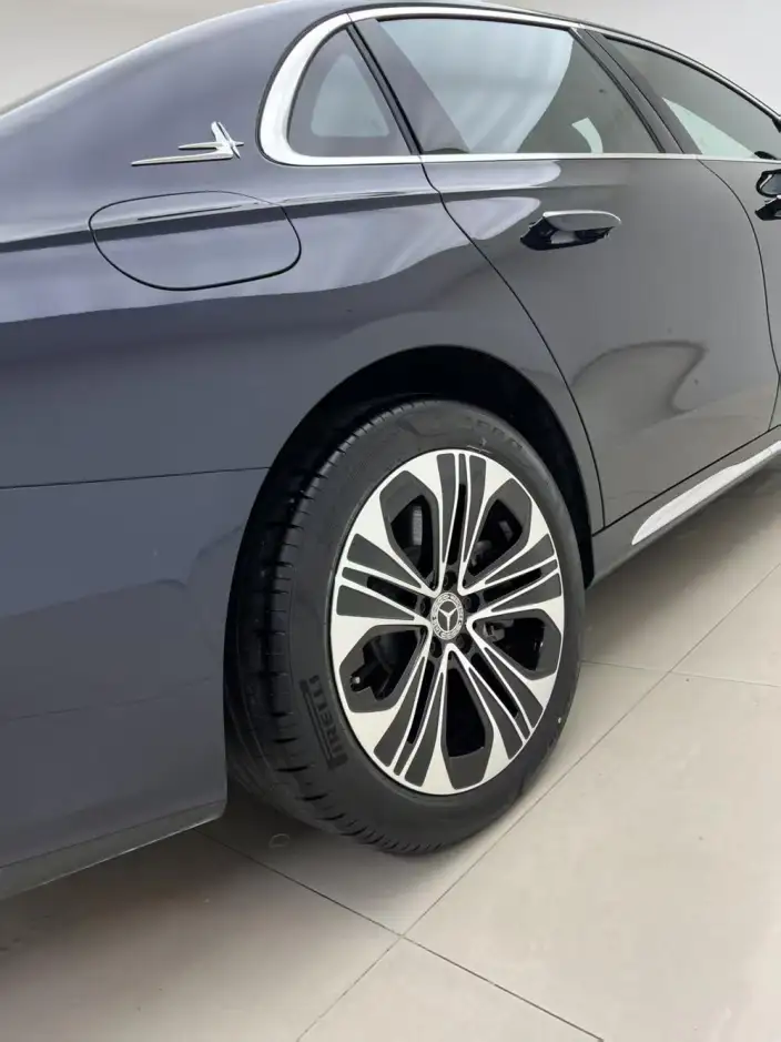 Mercedes-Benz E-Class PHEV 2024 Model E 350 e L sedan – фото 7