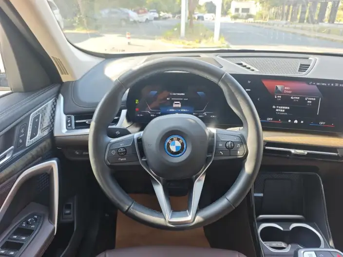 BMW iX 1 2025 Model xDrive30L X Design Set – фото 8