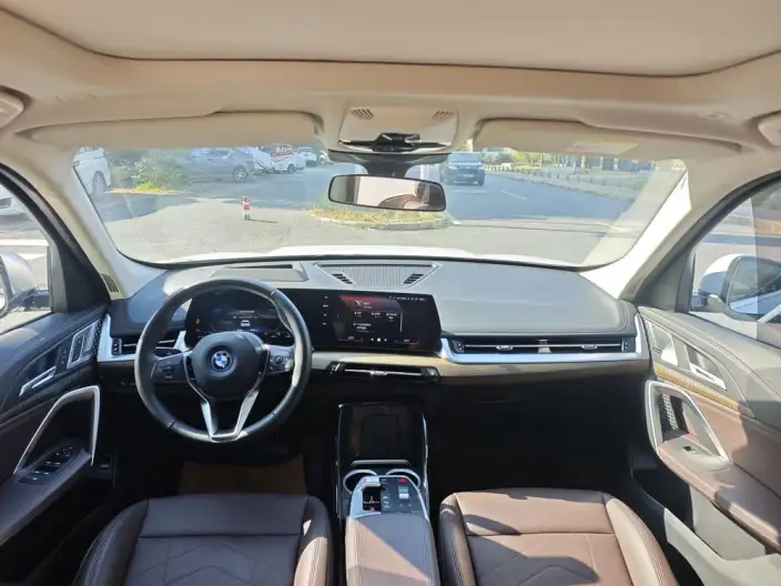 BMW iX 1 2025 Model xDrive30L X Design Set – фото 9