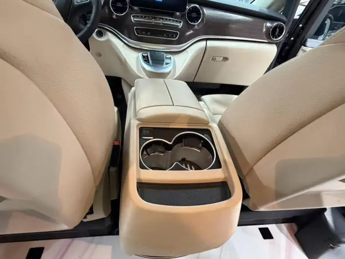 Mercedes-Benz V-Class 2022 Model V 260 Premium Edition – фото 9