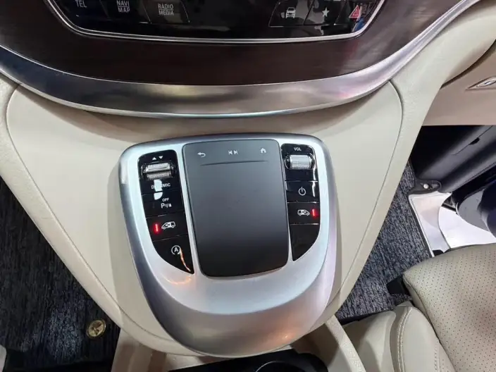 Mercedes-Benz V-Class 2022 Model V 260 Premium Edition – фото 10