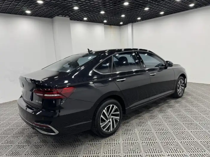 Volkswagen Lavida 2023 Model 1.5L Automatic Starry Sky Five Million Edition – фото 6