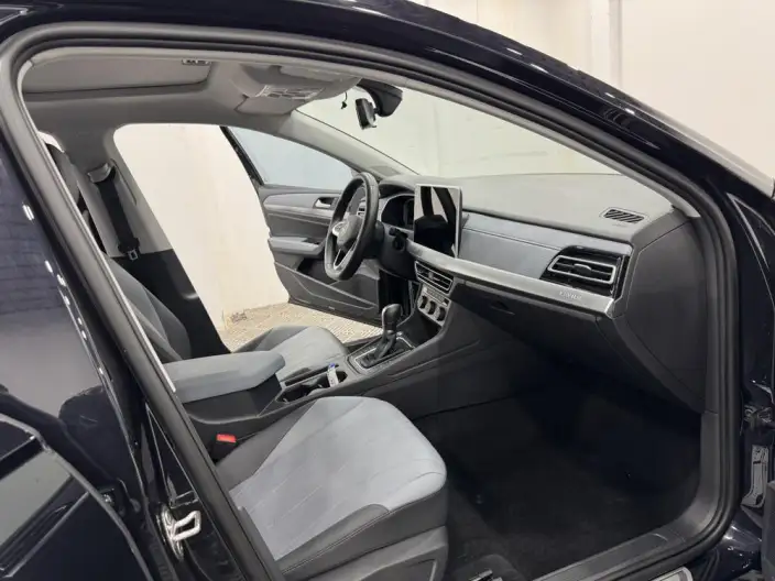 Volkswagen Lavida 2023 Model 1.5L Automatic Starry Sky Five Million Edition – фото 8