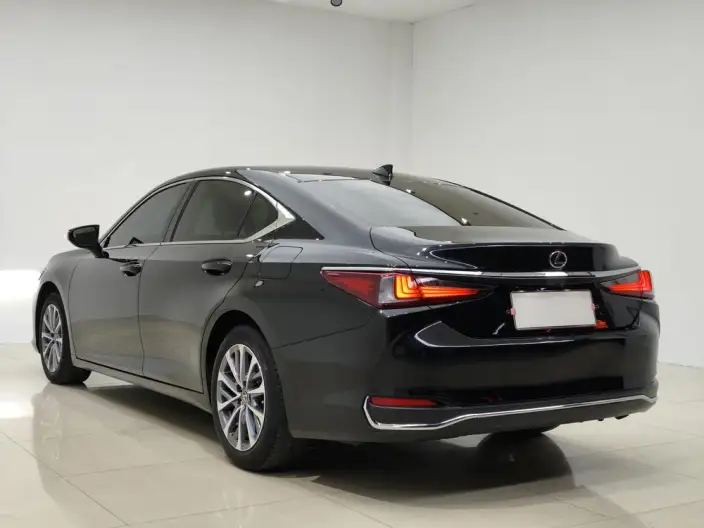 Lexus ES 2022 Model 200 Superior Edition